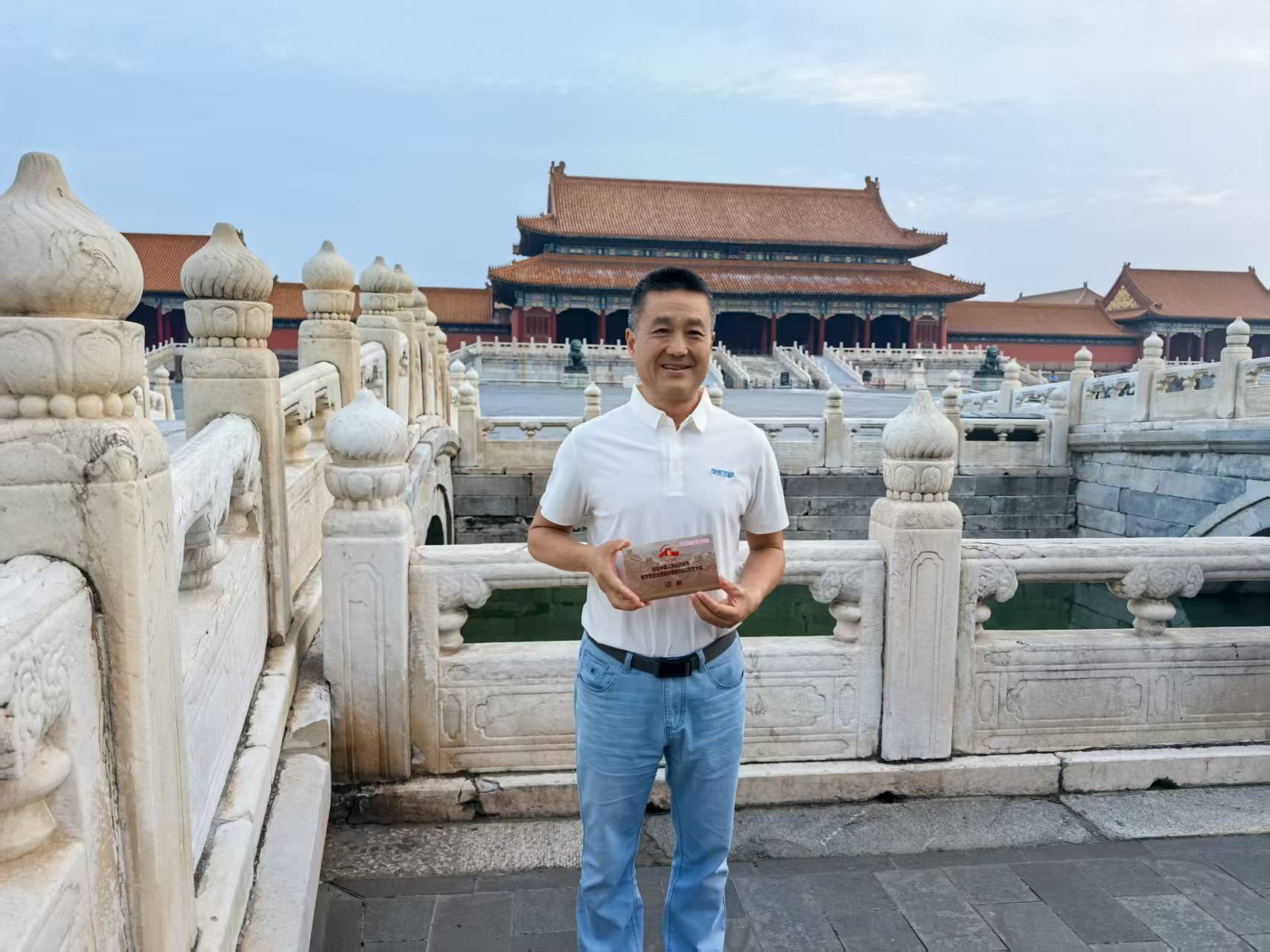 热烈祝贺特医互联董事长卢亦兵先受邀出席9.3大阅兵观礼活动